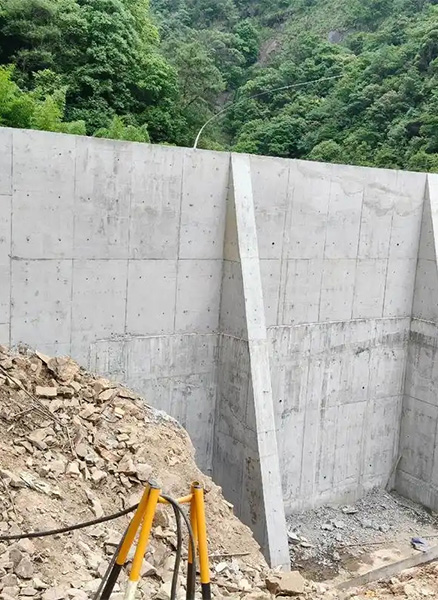 天津塘沽区重力式挡土墙